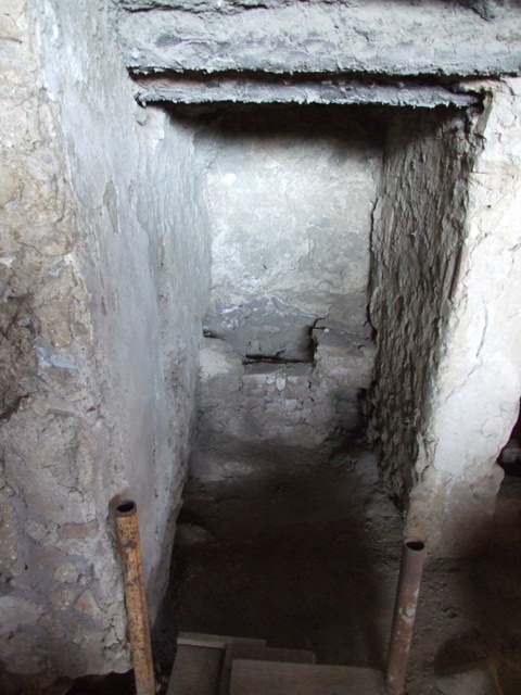 IX.12.6 Pompeii. March 2009. Room 6, west wall. Remains of a preparatory sketch for a lararium painting?   See Nappo, S., 1998. Pompeii: Guide to the lost City.  London: Weidenfield and Nicolson. (p.57).

