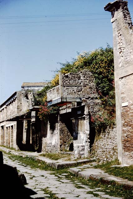 IX.12.7 Pompeii.  Via dellAbbondanza looking west. Photographed 1970-79 by Gnther Einhorn, picture courtesy of his son Ralf Einhorn.