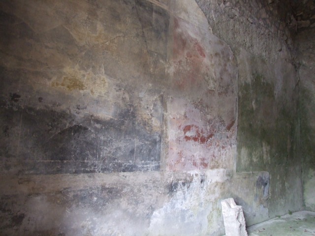 IX.13.1-3 Pompeii. May 2010. Room 13, west wall in south west corner.