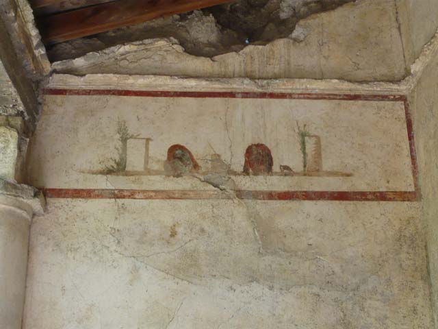 IX.13.1-3 Pompeii. May 2010.  Room 13, east wall, detail of floating figure.