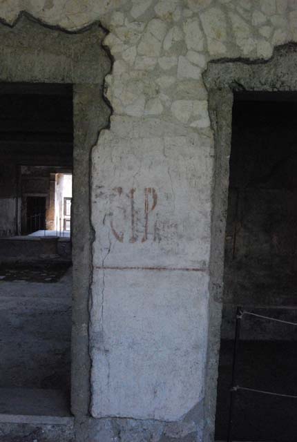 IX.13.1-3 Pompeii. May 2010. Room 9, north east corner.