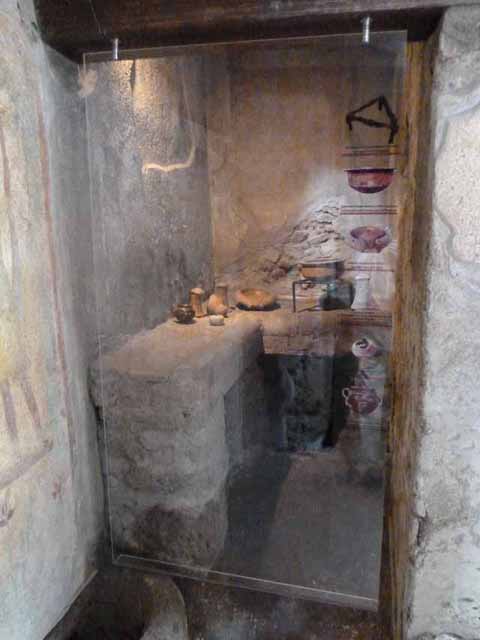 IX.13.1-3 Pompeii. March 2009. Room 17, remains of mythological wall painting on south wall.