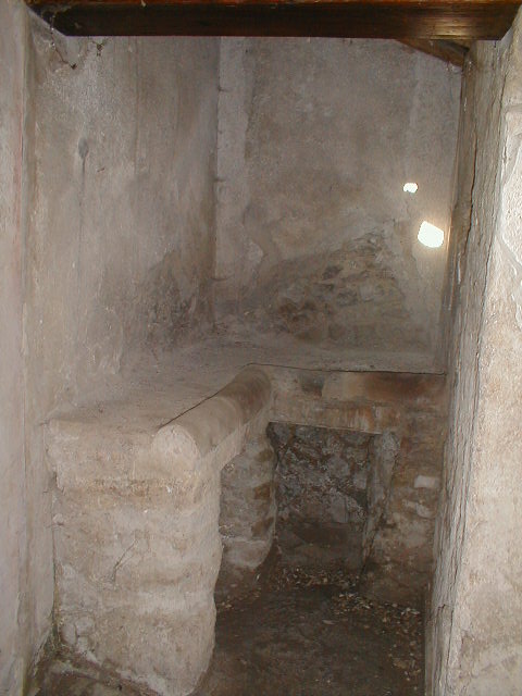 IX.13.1-3 Pompeii. March 2009. Room 17, painted figure on east wall.