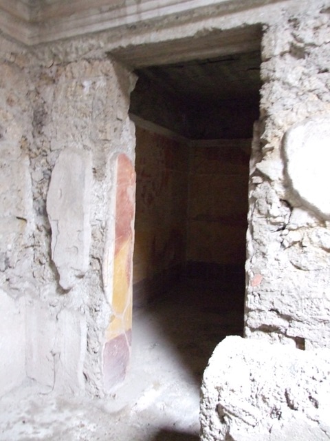 IX.13.1-3 Pompeii. March 2009. Room 19, west wall.