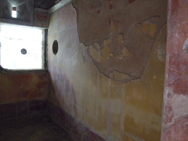 IX.13.1-3 Pompeii. March 2009. Room 21, impluvium, looking south east.