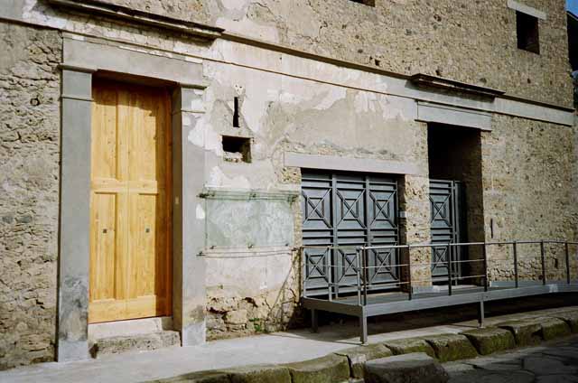 IX.13.3 Pompeii. December 2005.  Entrance.