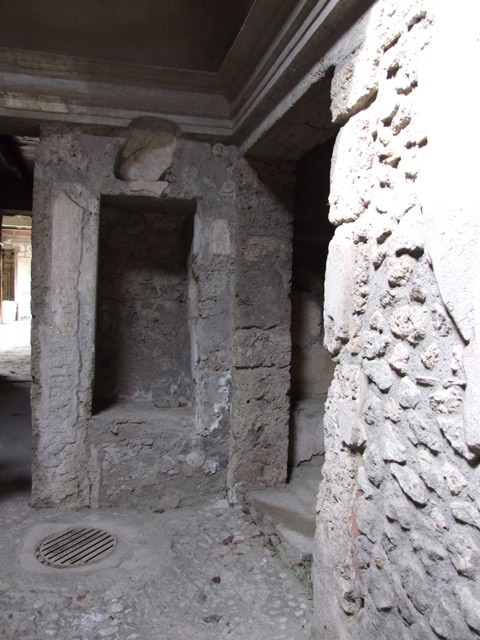 IX.13.1-3 Pompeii. March 2009. Room 5, walls with holes for shelf supports.