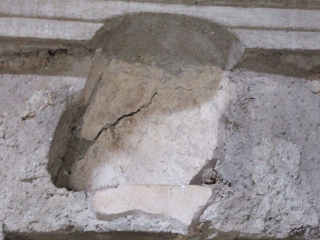 IX.13.1-3 Pompeii. March 2009. Room 6.