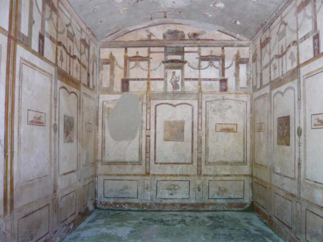 IX.13.1-3 Pompeii. May 2010. Room 10, door threshold from north portico.