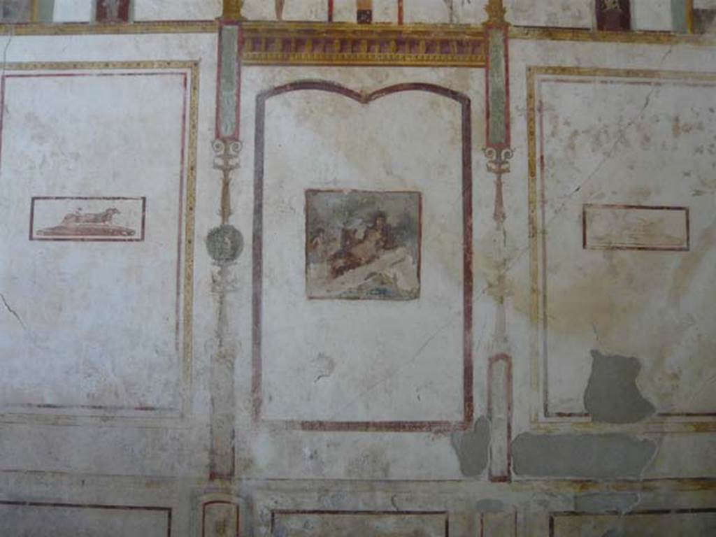 IX.13.1-3 Pompeii. May 2012. Room 11, detail from centre of west wall. Photo courtesy of Buzz Ferebee.


