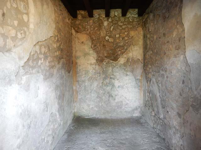 IX.14.4 Pompeii. May 2005. Room 3, oecus east wall. 