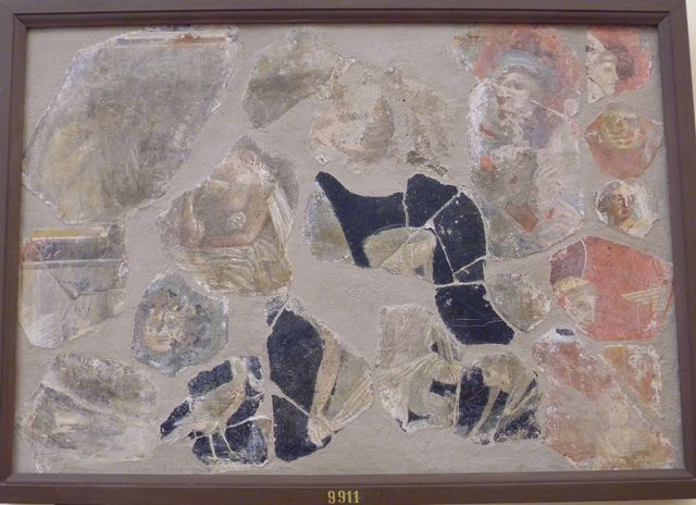 HGW06 Pompeii.  Found 25th October 1760 in Villa of Cicero.  Round painted portrait panel of a female figure with a bird in front of her.  Now in Naples Archaeological Museum.  Inventory number 9086. See Prisciandaro, R., 2006. Studio sulle provenienze degli oggetti rinvenuti negli scavi borbonici del regno di Napoli: Una lettura integrata, coordinata e commentata della documentazione Volume 1.  Naples : Nicola Longobardi.  (p.36).