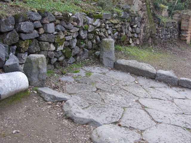 HGW15a Pompeii.  May 2006.  Villa detta di Cicerone. Entrance, looking north.