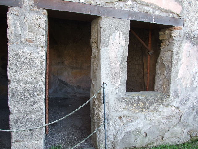 HGW24 Pompeii. December 2006. Small room to the south of peristyle.