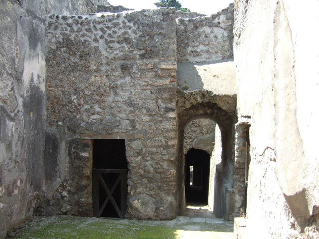  
HGW24 Pompeii. May 2006. Looking west through square hole in exterior wall, on south side of entrance at HGW25.
The doorway on the right, would lead to the “wagon’s entrance” in the side entrance. 
