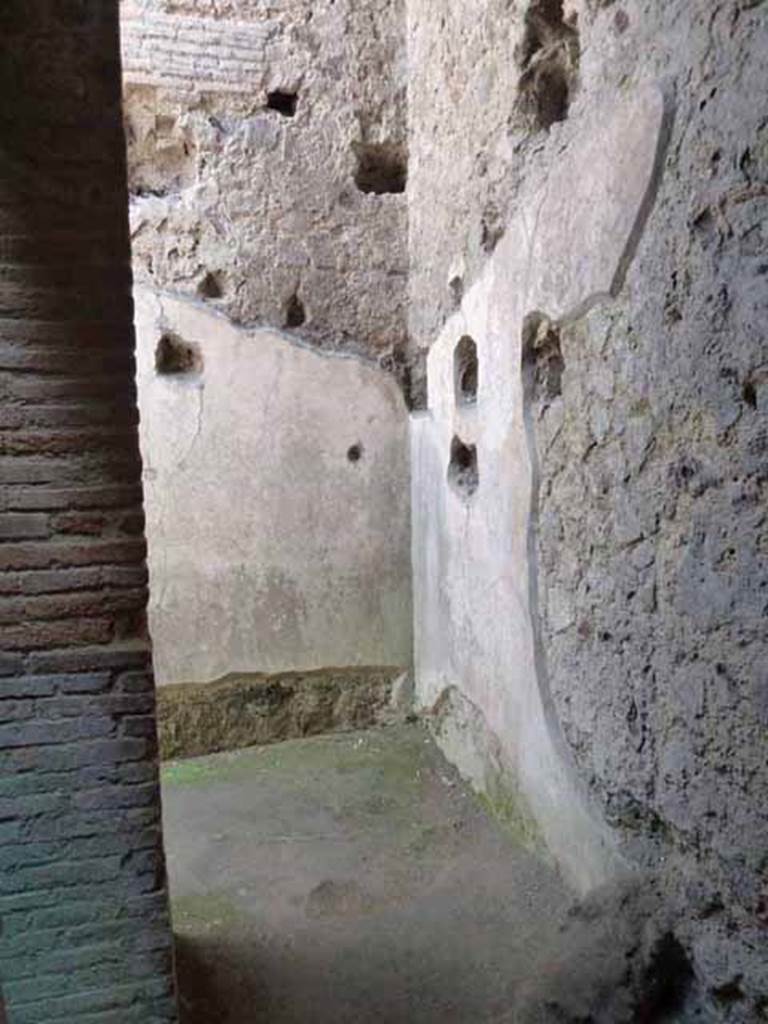 Villa of Mysteries, Pompeii. May 2010. Room 43, south wall and south-east corner.