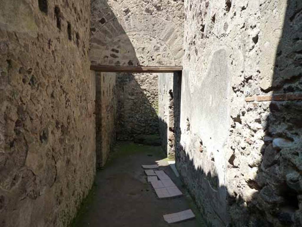 Villa of Mysteries, Pompeii. May 2010. Corridor 27, looking north.