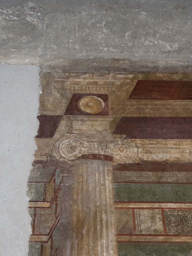 Villa of Mysteries, Pompeii. September 2017. 
Room 6, detail of painted column from upper east wall near north-east corner.
Foto Annette Haug, ERC Grant 681269 DÉCOR.
