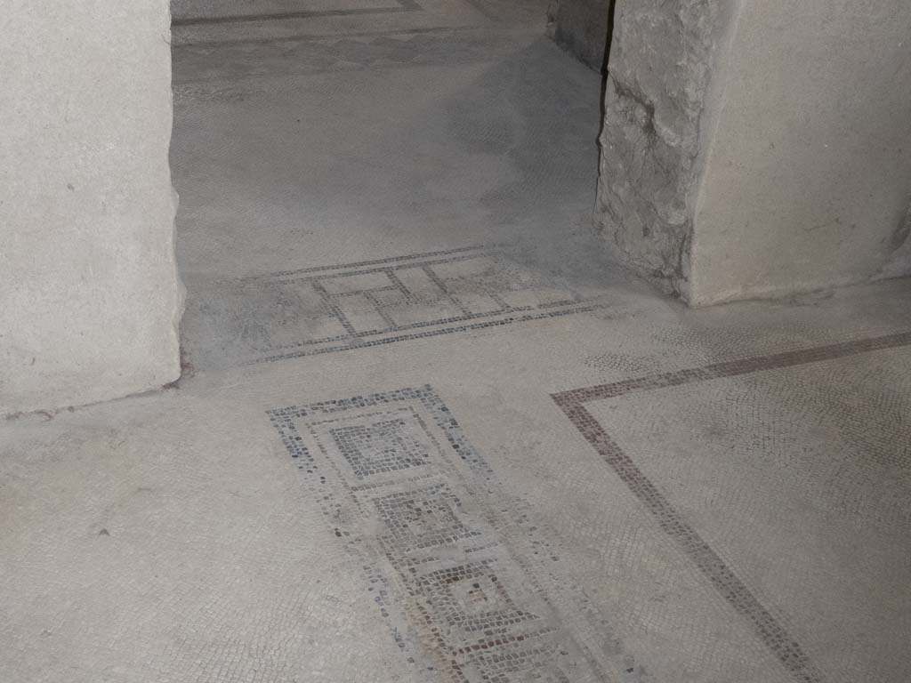 Villa of Mysteries, Pompeii. September 2017. Room 3, looking west across flooring towards doorway threshold into room 4.
Foto Annette Haug, ERC Grant 681269 DÉCOR.
