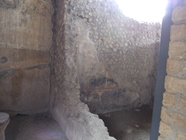 Villa Regina, Boscoreale. December 2006. Room 7, calcatorium north-east corner, with altar and paintings.