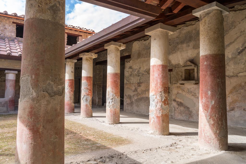 Villa Regina, Boscoreale. October 2021. 
West portico VII, looking south-west from north portico outside triclinium room IV, triclinium. Photo courtesy of Johannes Eber.
