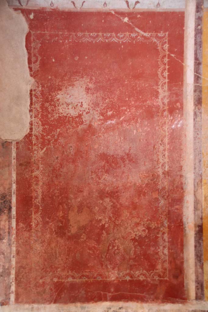 Villa Regina, Boscoreale. September 2021. 
Room IV, detail from second panel on west wall from north-west corner of triclinium. 
Photo courtesy of Klaus Heese.

