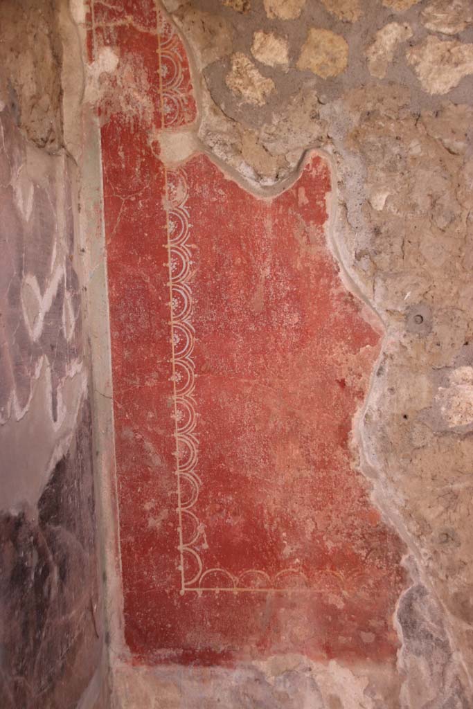 Villa Regina, Boscoreale. September 2021. 
Room IV, detail of remaining painted decoration from lower north wall in north-east corner of triclinium. 
Photo courtesy of Klaus Heese.

