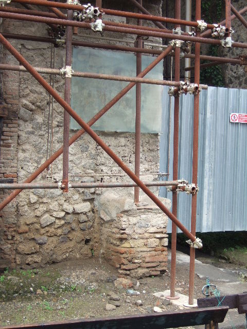 Unnamed Vicolo between IX.12 and IX.13 (behind metal fencing). September 2004.
Looking east from junction with Via dell’Abbondanza on North side.