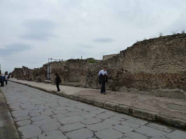 Via Marina, south side. May 2010. Looking west along wall of Basilica, towards VIII.1.2.