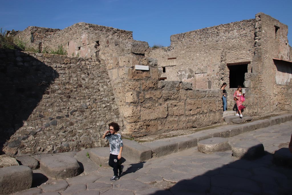 Via dell’Abbondanza, north side, Pompeii. October 2022.
Looking north towards unnamed vicolo, on left, and entrance doorway to III.2.1, on right. Photo courtesy of Klaus Heese. 
