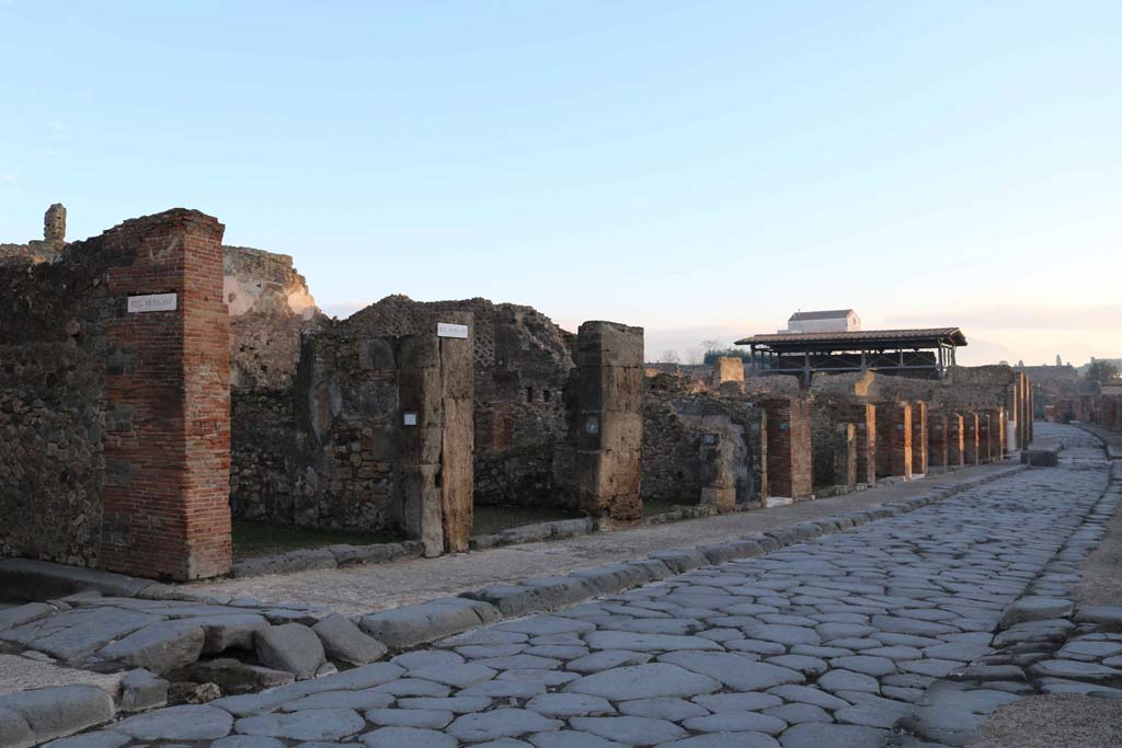 Via dell’Abbondanza, Pompeii, north side. December 2018. 
Looking east along VII.14, from Vicolo della Maschera, and VII.14.1, on left.  Photo courtesy of Aude Durand.
