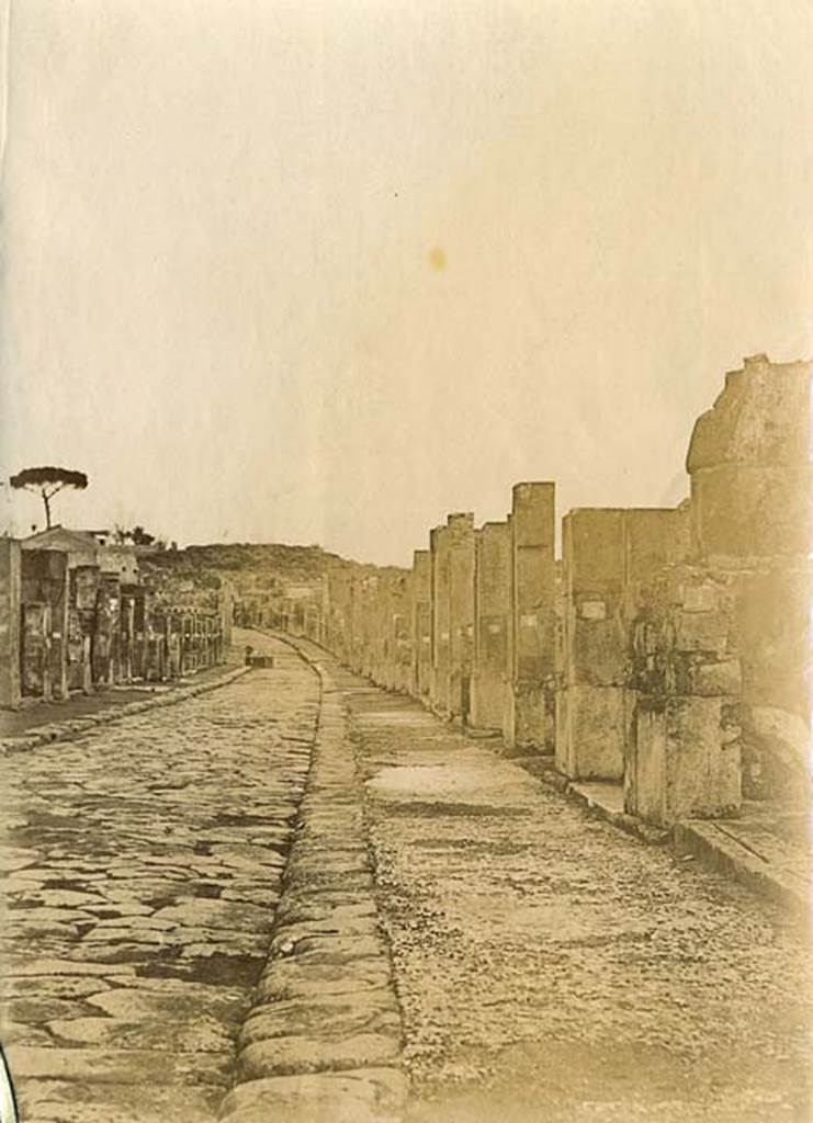 Via dell’Abbondanza, Pompeii. c.1900’s. Looking east from near VIII.5.1. Photo courtesy of Rick Bauer.
