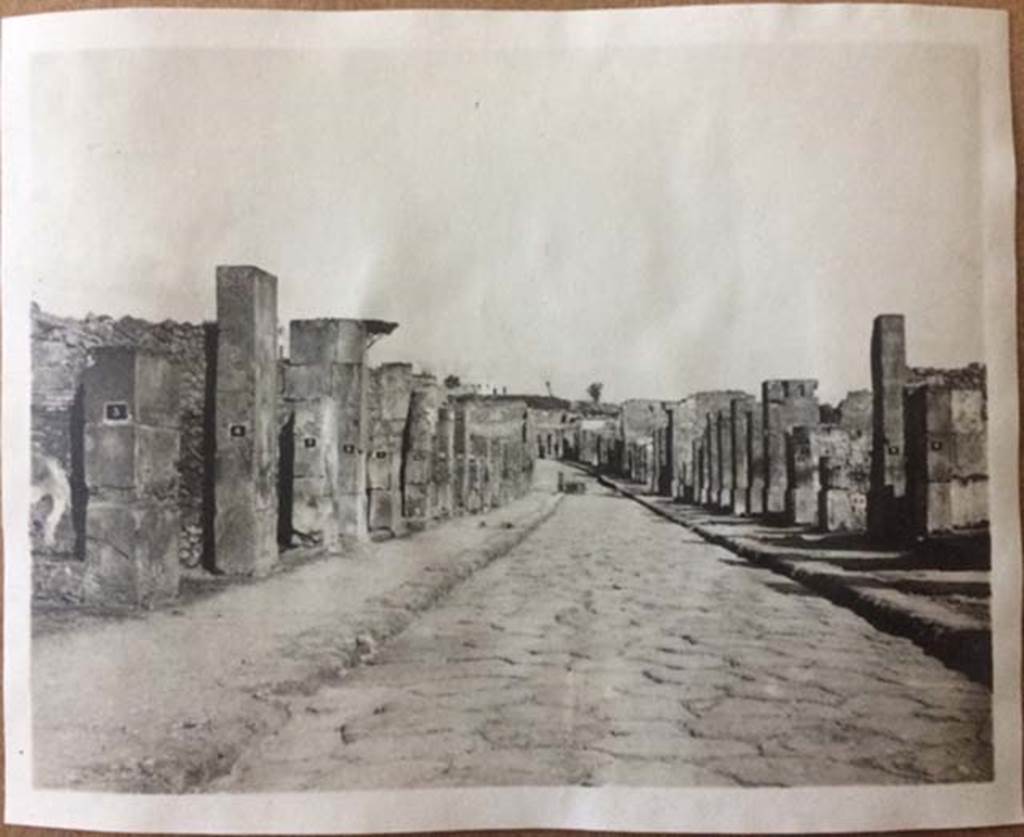 Via dell’Abbondanza, Pompeii. August 27, 1904.  Looking east. Photo courtesy of Rick Bauer.