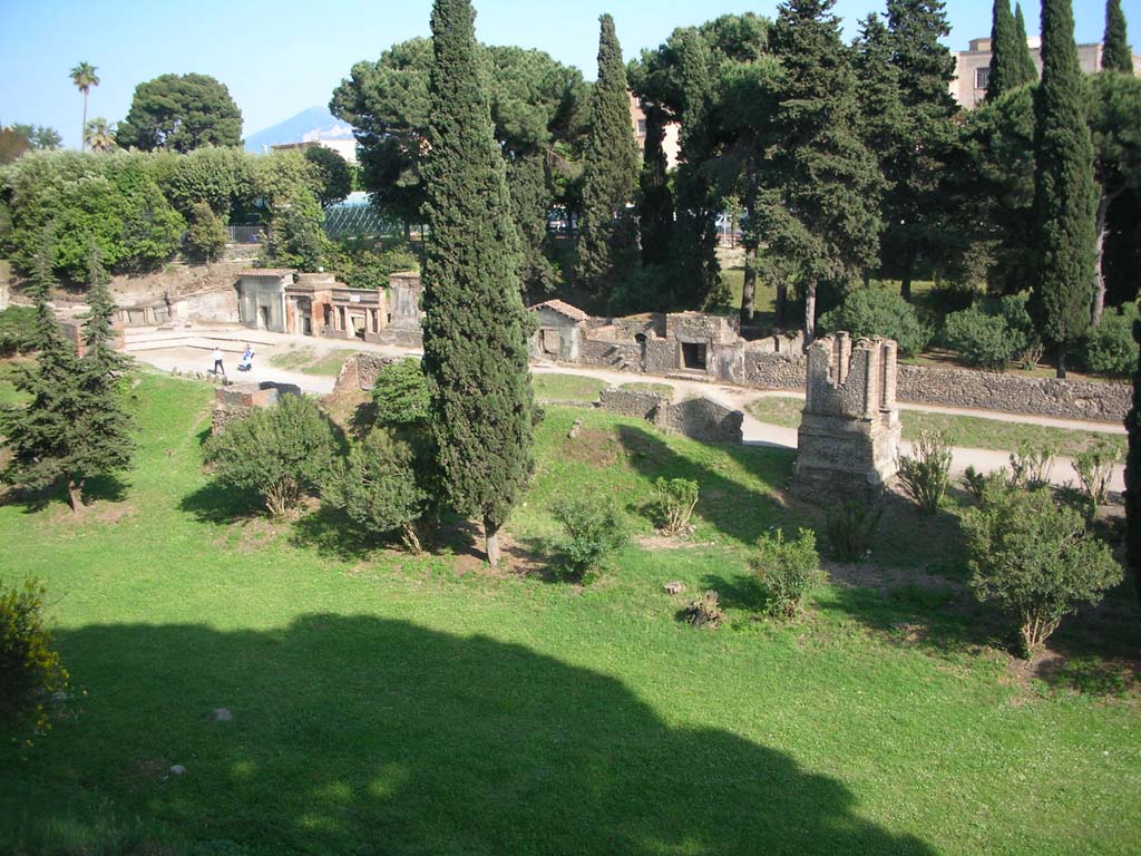 Via delle Tombe, May 2010. 
Looking towards rear of Tomb 22EN, centre right, and towards south side of Via delle Tombe. Photo courtesy of Ivo van der Graaff.

