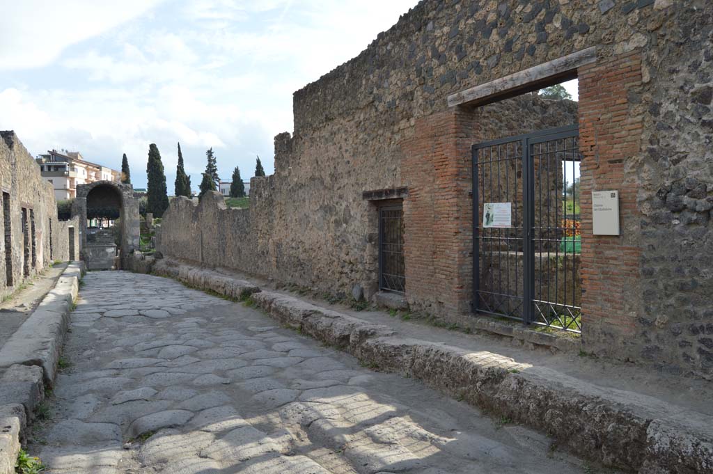 Via di Nocera, west side, Pompeii. October 2017. Looking south with entrance doorways, I.20.1, and I.20.2, on right.
Foto Taylor Lauritsen, ERC Grant 681269 DÉCOR.


