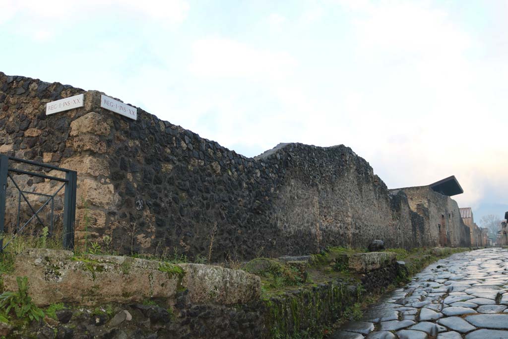 Via di Nocera, Pompeii. December 2018. 
Looking north along west side, with doorways at I.20.1 to I.20.4, on right. Photo courtesy of Aude Durand.
