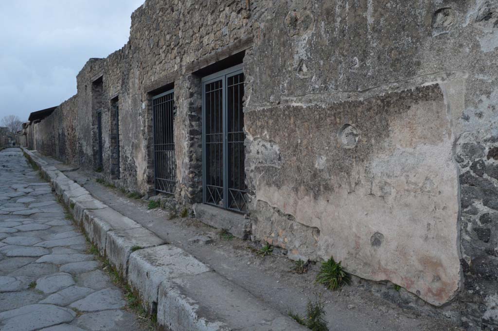 Via di Nocera, east side, Pompeii. March 2019. Looking north from II.8.2.
Foto Taylor Lauritsen, ERC Grant 681269 DÉCOR.
