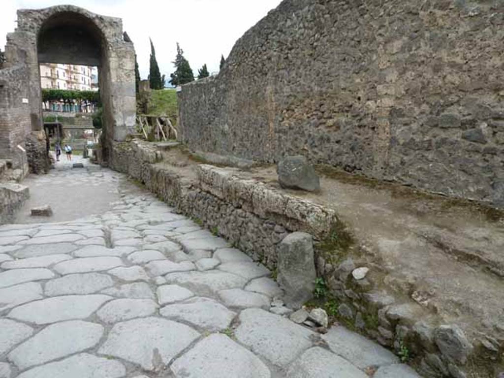 Via di Nocera, May 2010.  West wall near Porta Nocera.