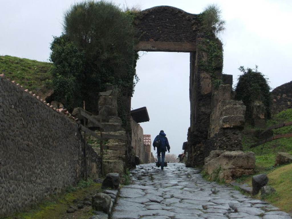 Via di Nocera, December 2004. Looking north through Porta Nocera into the city. 