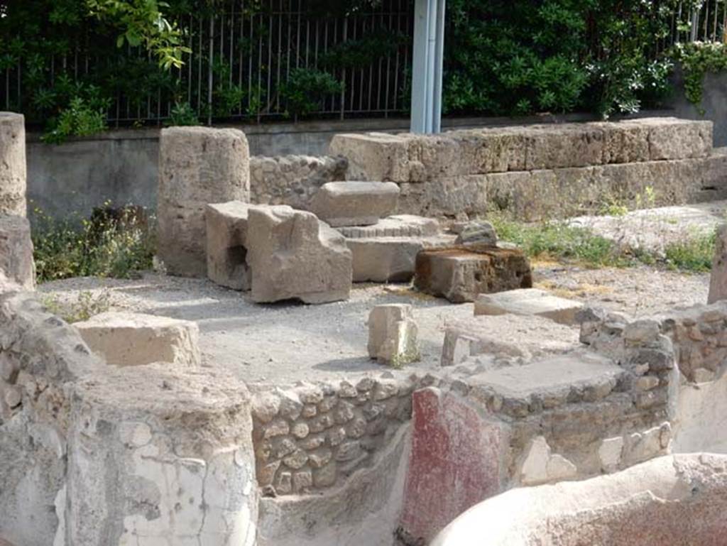 Tempio dionisiaco in località Sant’Abbondio di Pompei. May 2018. Pronaos at west end of temple.
Photo courtesy of Buzz Ferebee.
