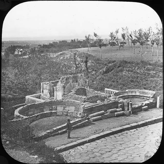 HGW03 Pompeii. May 2006. Looking across to rear of tomb from enclosure at rear of HGW04.