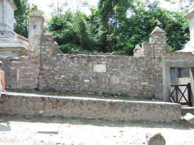HGW21 Avelii della gente Nistacidia.  
Tomb of Nistacidius Helenus, Nistacidius Ianuarius & Mesonia Satullia
