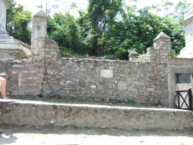 HGW21 Avelii della gente Nistacidia.  
Tomb of Nistacidius Helenus, Nistacidius Ianuarius & Mesonia Satullia
