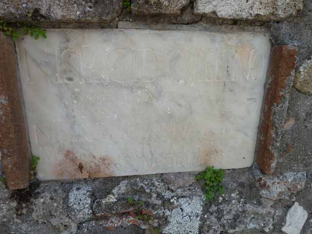 HGW21 Avelii della gente Nistacidia.  
Tomb of Nistacidius Helenus, Nistacidius Ianuarius & Mesonia Satullia
