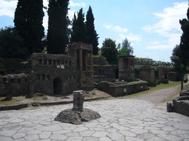 Pompeii Porta Nocera. May 2006. Looking north from Via delle Tombe.