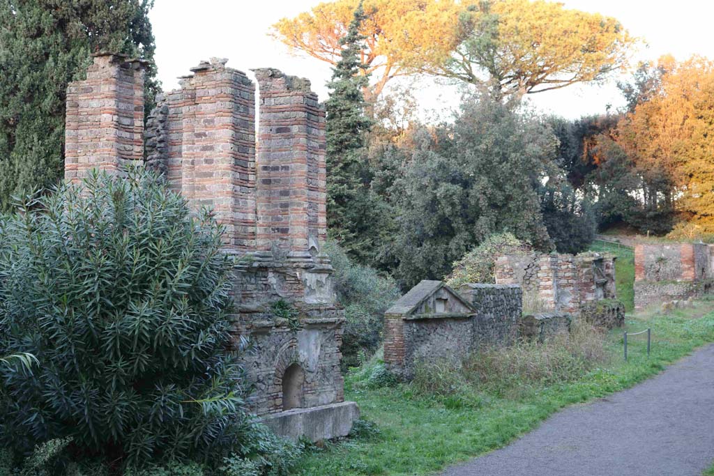 Pompeii Porta Nocera. December 2018. Looking east along north side of Via delle Tombe. Photo courtesy of Aude Durand.