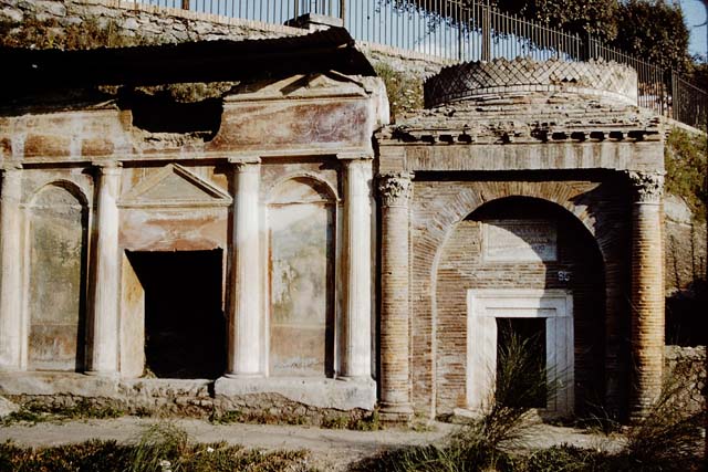 Pompeii Porta Nocera. Tomb 19ES. West side of doorway, still full of lapilli. May 2010.