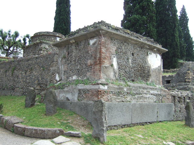 Pompeii Porta Nocera Tomb 3OS. Tomb of Lucius Ceius Serapio and his wife Helvia.