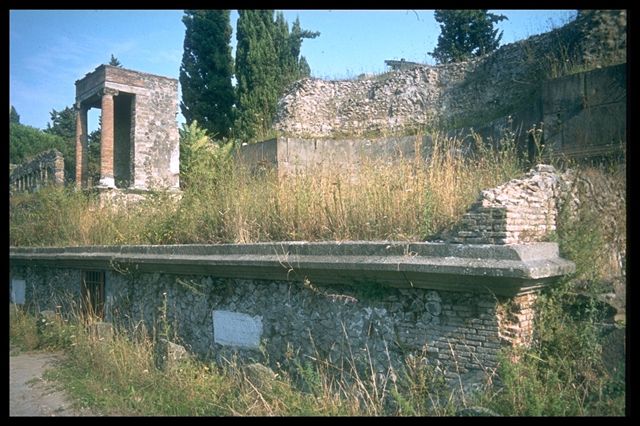 Pompeii Porta Nocera Tomb 11OS. Looking south-west along area of terrace. May 2006. 