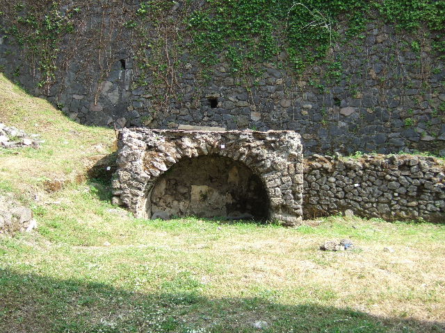 Pompeii Porta Nocera Tomb 25aOS. Looking north-east from the rear of the tomb. May 2010.